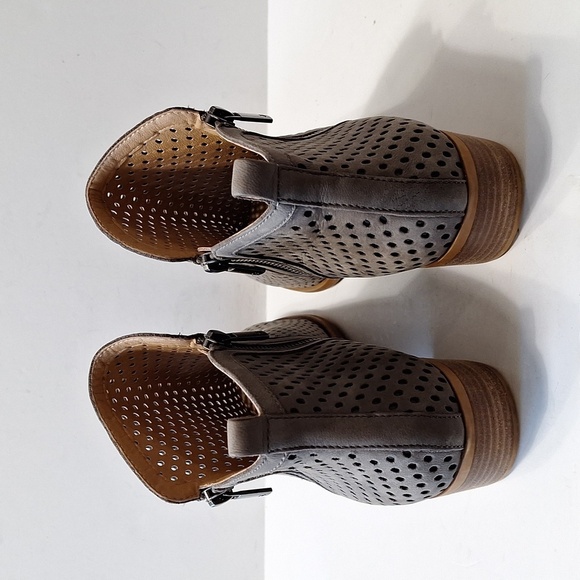 Lucky Brand Gray Gorpcore Preppy Almond Toe Perforated Basel Ankle Booties Sz 10 - Picture 8 of 11